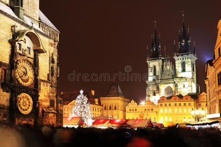 布拉格老城广场的圣诞气氛