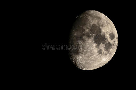 夜空中的月亮图片