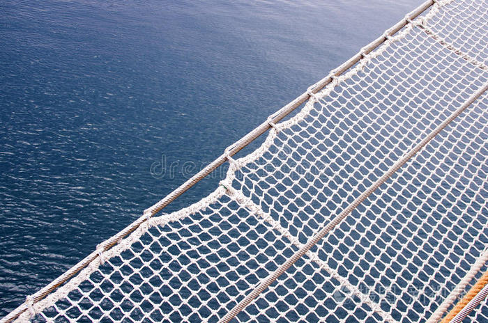 渔网与海洋背景