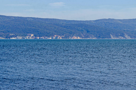 欧洲塞斯巴镇附近的黑海沿岸度假胜地的海景，朝向埃利尼特和巴尔干半岛