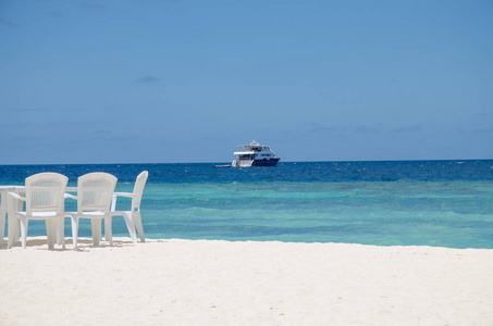 马尔代夫的岛屿是海洋海滩和船只的景观