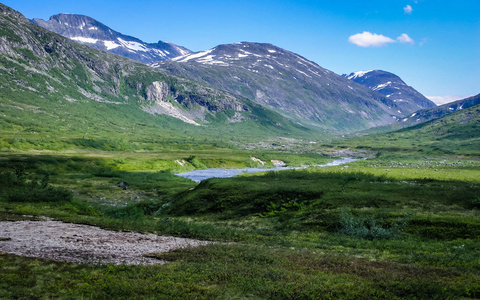 美丽的挪威自然山脉峡谷和山河