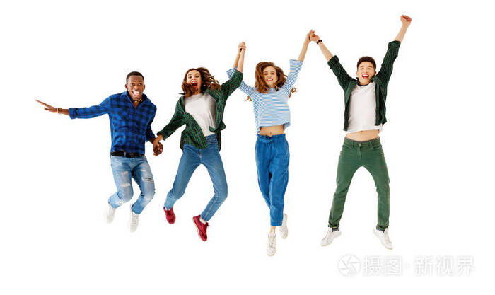 一群开朗的年轻人男人和女人跨国的孤立在白色背景下
