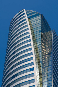 城市摩天大楼的低角度视图