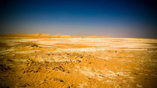 埃及西瓦绿洲周围大沙海的全景