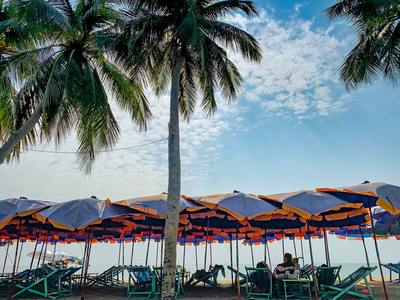 泰国的邦森海滩是泰国墨西哥湾东岸的一个海滩镇。 这是离曼谷最近的海滩，周围有很多雨伞出租。