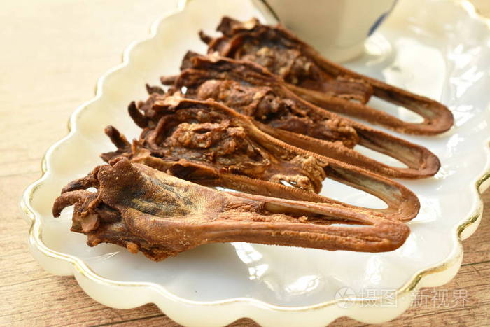 深煎鸭嘴蘸辣酱