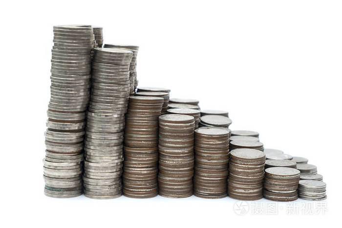 泰国泰铢大量硬币心形排列在白色背景纹理上用于商业规划投资和储蓄