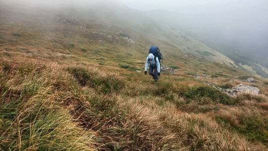 夏天去山上旅行