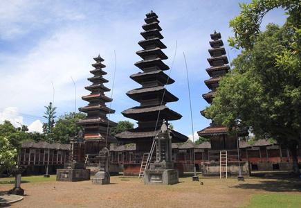 普拉梅鲁神庙PuraMeru是Lombok印度尼西亚最大的寺庙。 建于1720年阿纳克阿贡达统治时期。 在建筑群的领土上