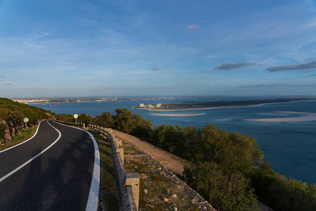 葡萄牙塞图巴尔的Portinho daArrabida的海洋景观