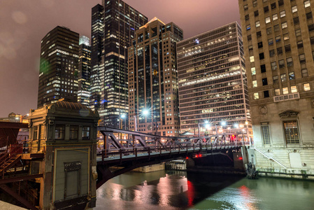 芝加哥夜间建筑的美丽景色