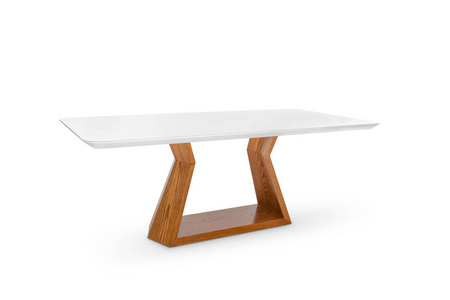 木制现代桌子孤立在白色背景上。