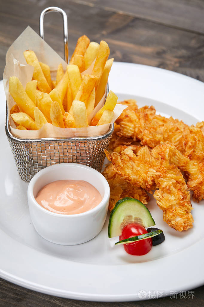 炸鸡块和炸薯条照片-正版商用图片1842bp-摄图新视界