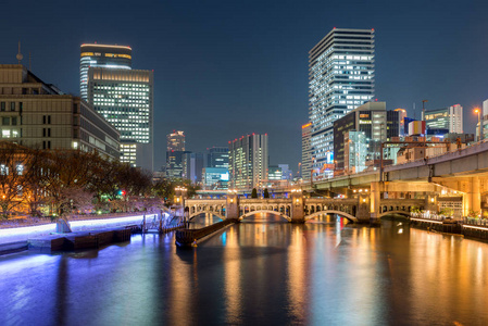 日本大阪市中岛区的大阪摩天大楼，晚上