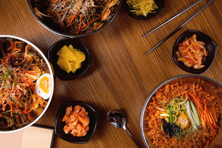 传统的韩国菜集. 复制空间. 餐厅食品菜单食谱咖啡馆概念.