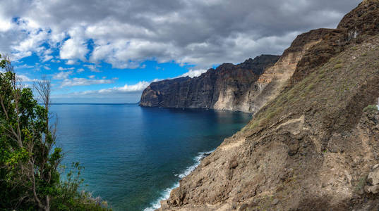 洛斯吉甘特悬崖在特内里费岛的轮廓视图
