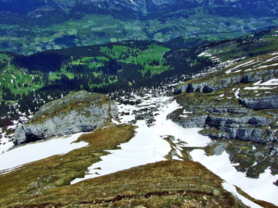 瑞士圣加伦州丘尔弗林登山脉高山峰祖斯托尔的全景