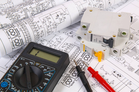 电气工程图纸模块化断路器和数字万用表。 电网保护和交换。