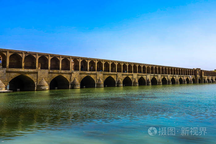 伊斯法罕阿拉赫维迪汗西奥塞波尔33拱桥扎扬德罗德河观景点白天