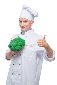 烹饪大师与花椰菜白色背景摆姿势
