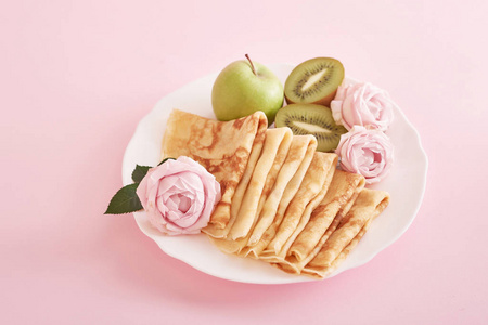 s Day on February 14, pancakes with kiwi and apples are decorate