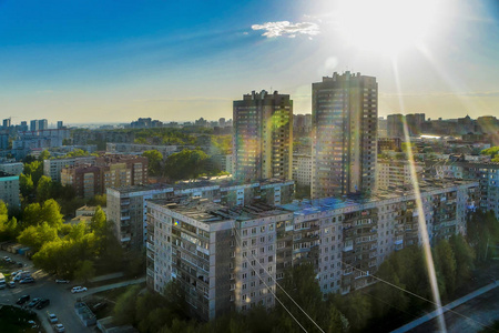 美丽的背景和景观和全景的白天城市和首都从屋顶以上的建筑广场公园。