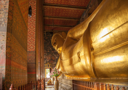 瓦佛寺又称卧佛寺，是泰国曼谷法拉纳洪区的一座佛寺建筑群