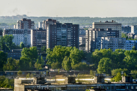 美丽的背景和风景，景观和全景的白天城市和首都从上面，屋顶的建筑物，广场，公园。