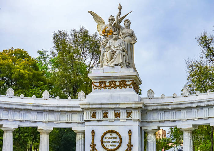 华雷斯是墨西哥的亚伯拉罕·林肯.建于1910年.国父纪念碑