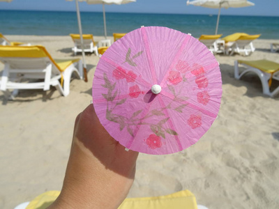 粉红色海滩鸡尾酒伞