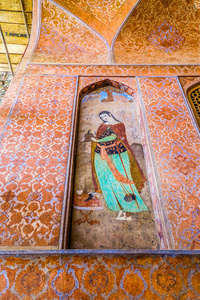 伊斯法罕阿里卡普皇家宫殿阳台与中世纪艺术形象波斯贵族妇女