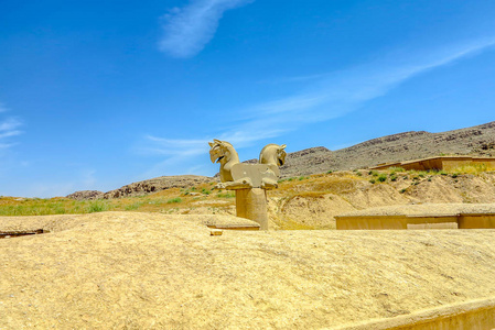 波斯波利斯博马鸟马双头生物历史遗址雕塑照片