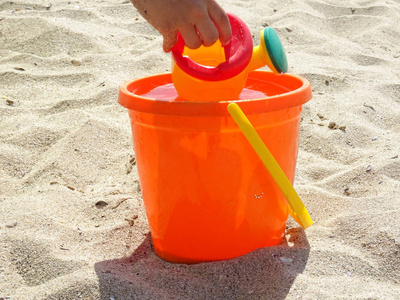 橙色水桶海滩玩具