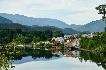 挪威的Suldalsosen乡村湖村