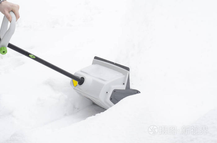 铲雪除雪装置。 摄影棚的照片