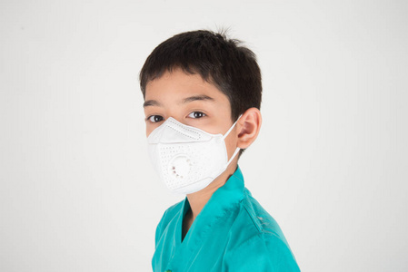 坏污染空气质量危险程度小孩生病男孩戴口罩防护灰尘下午2.5照片