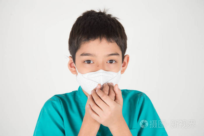 坏污染空气质量危险程度小孩生病男孩戴口罩防护灰尘下午2.