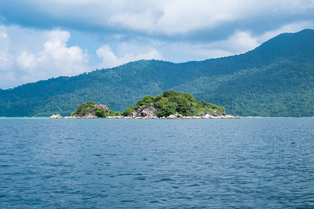 中海岛绿岩山