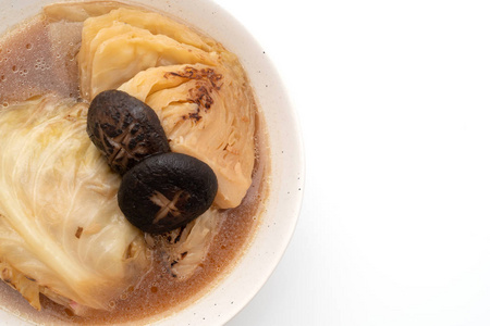 红汤煮白菜与白底蘑菇分离