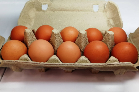 超市里的鸡蛋在盒子里