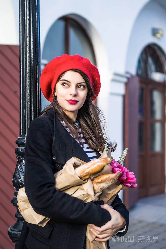 愉快的微笑和迷人的外表,法国式的