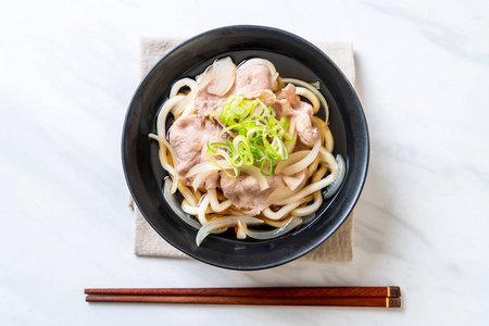 蜀玉乌冬拉面与猪肉蜀玉拉面日本食品风格