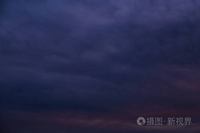 黑暗的暴风雨的天空阴郁的云阴天天气