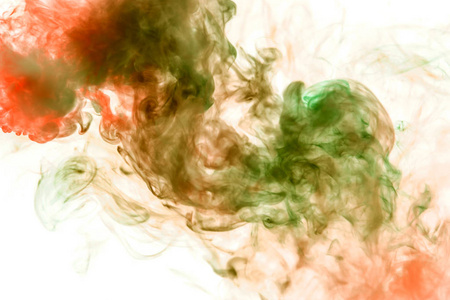 分为两种颜色:绿色和橙色燃烧,从一对蒸气中蒸发出来