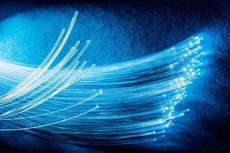 末端有灯的光纤束. 蓝色背景.照片