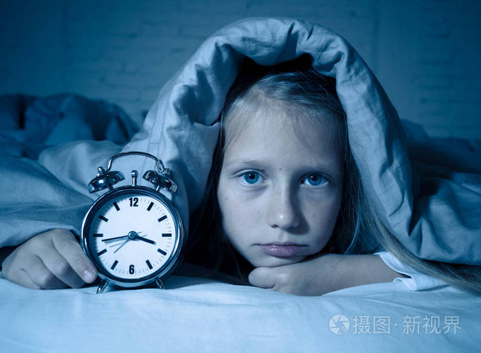 看上去很累,有麻烦,晚上睡觉,或者醒来太早,失眠,焦虑,睡眠障碍,儿童