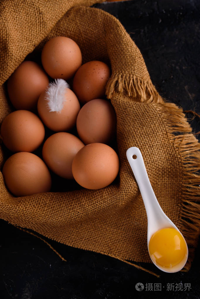 新鲜的鸡卵母鸡鸡蛋复活节