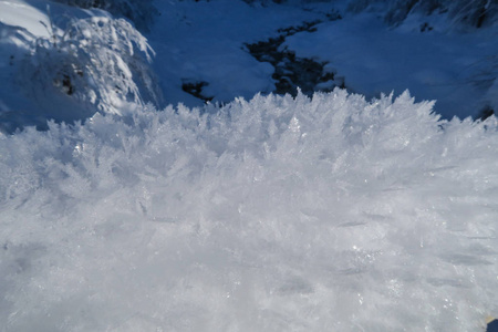 瑞士大自然中的新鲜雪晶