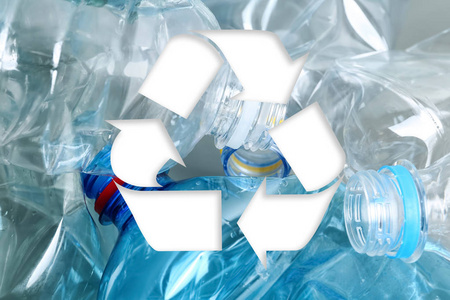 回收和塑料瓶的符号特写
